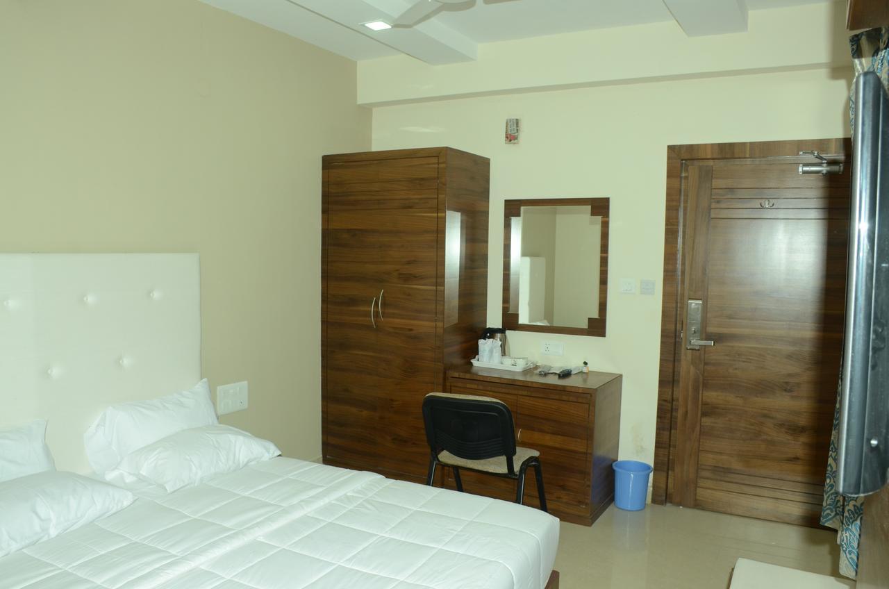 Blue Bay Resort Puri Exterior foto